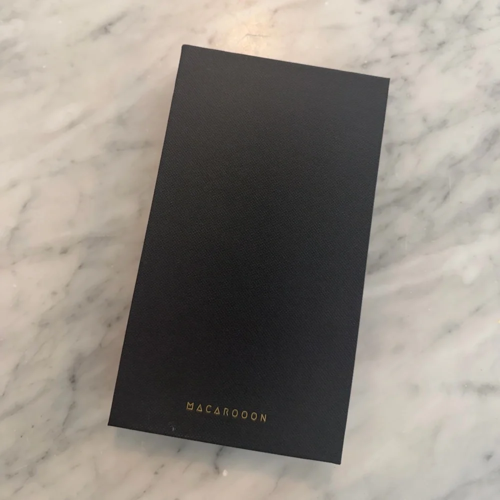 MACAROOON Premium Leather Phone Case - NAVY with Gold Trim - Picture 3 of 3